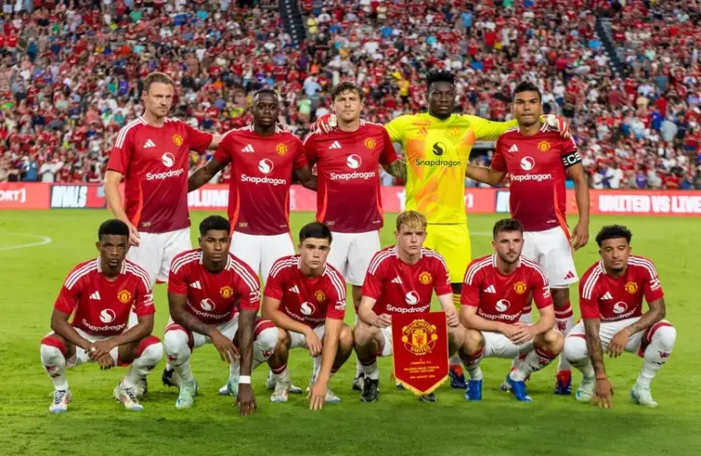 Manchester United players pose before their game.