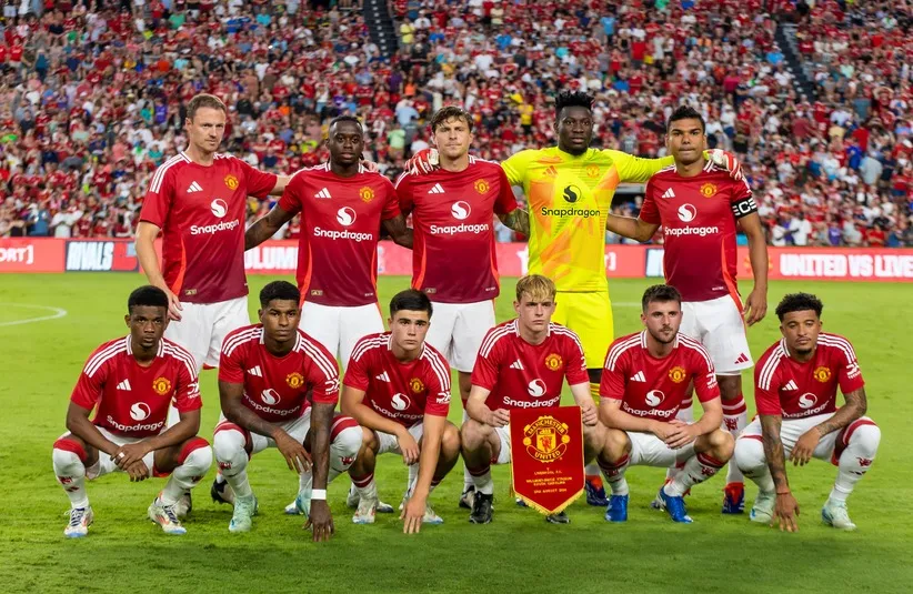 Manchester United players pose before their game.