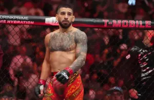 Ilia Topuria (red gloves) prior to the fight against Charles Oliveira.