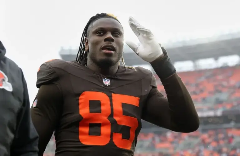 Cleveland Browns tight end David Njoku (85) walks off the field.