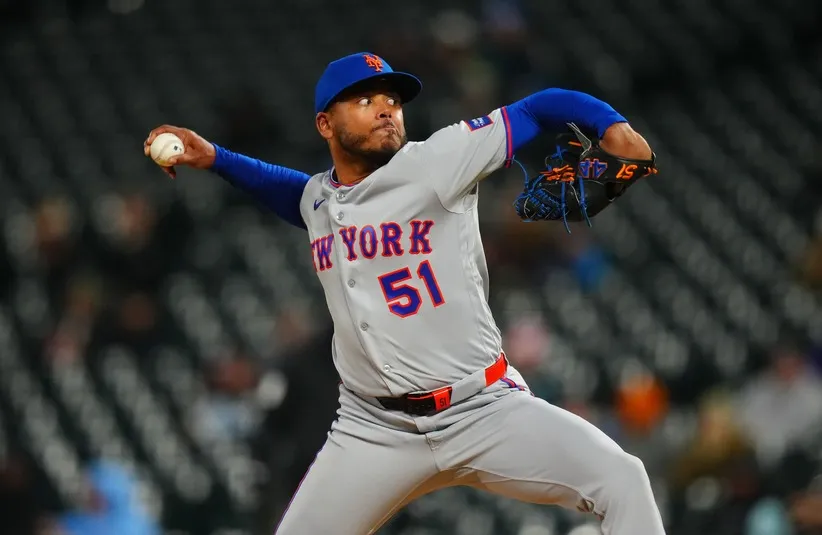New York Mets starting pitcher Freddy Peralta (51) delivers a pitch in the fourth inning.