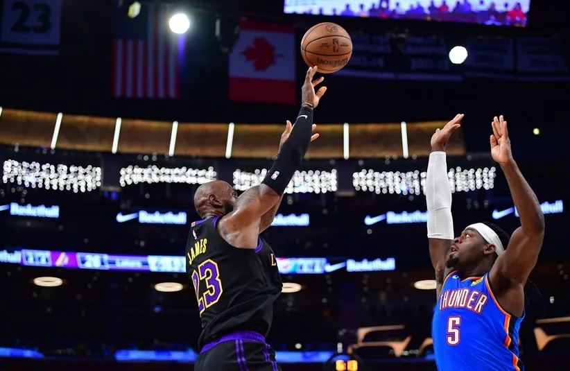 Los Angeles Lakers forward LeBron James (23) shoots.