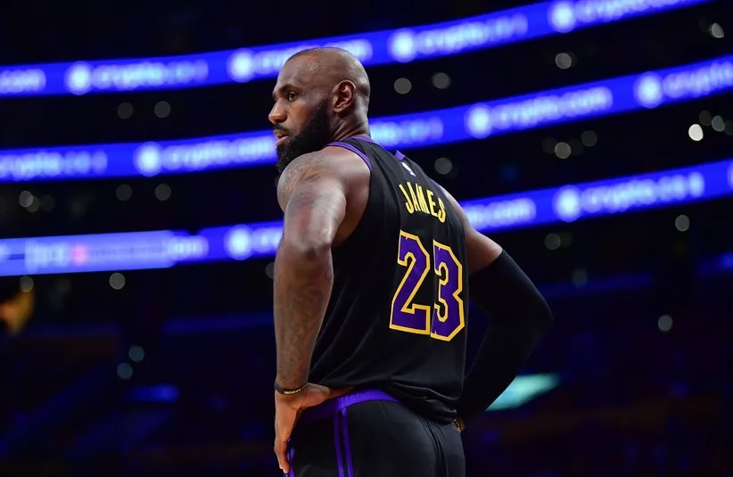 Los Angeles Lakers forward LeBron James (23) during the second half.