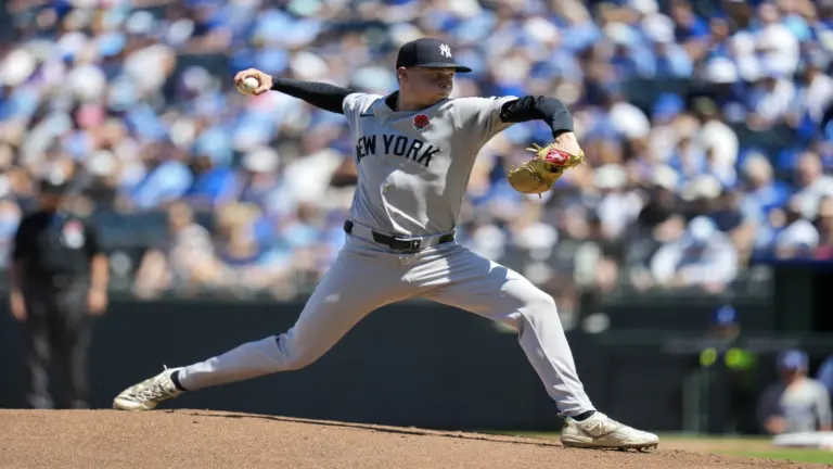 May 25, 2026; Kansas City, Missouri, USA; New York Yankees pitcher Will Warren (29) pitches during the first inning against the Kansas City Royals at Kauffman Stadium.