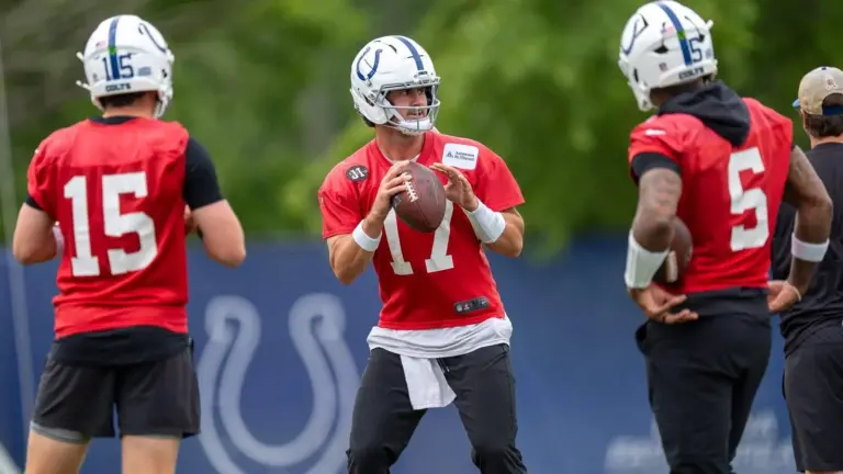 Colts QB Daniel Jones at OTA's warming up.