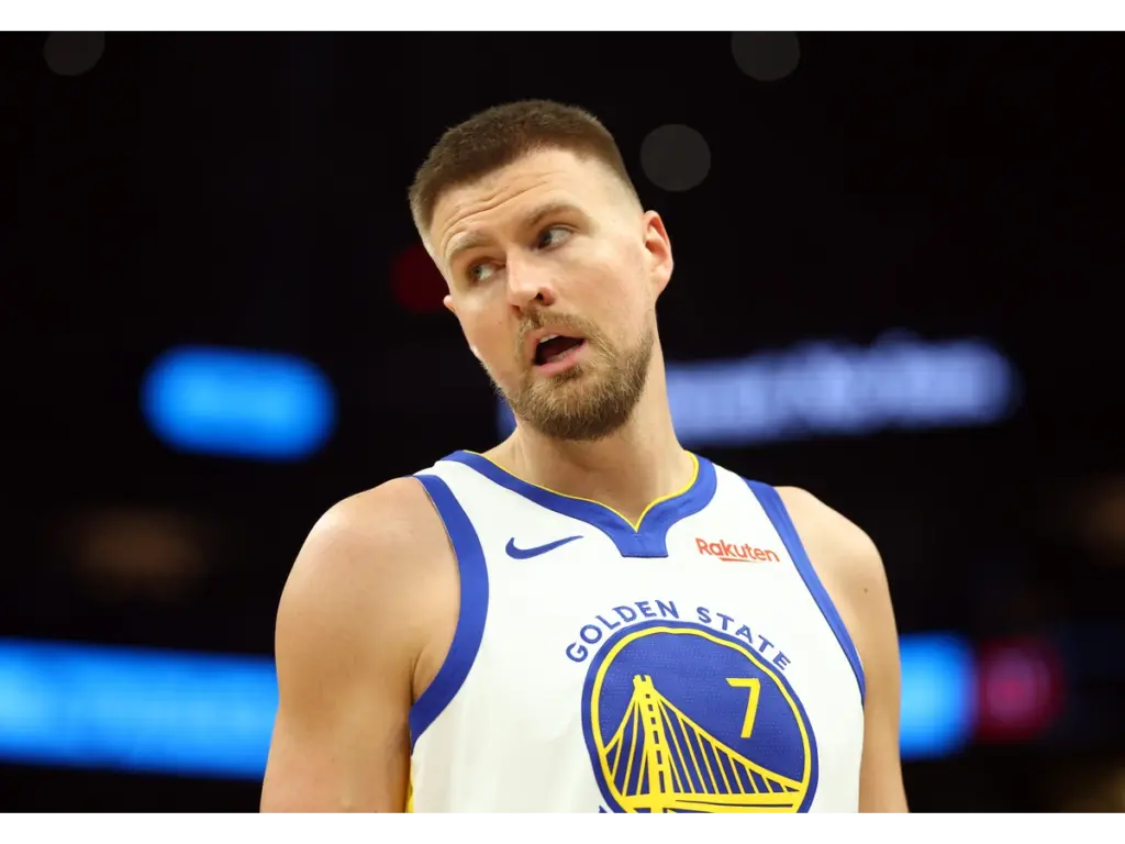 Apr 17, 2026; Phoenix, Arizona, USA; Golden State Warriors center Kristaps Porzingis (7) against the Phoenix Suns during the play-in rounds of the 2026 NBA Playoffs at Mortgage Matchup Center. Mandatory Credit: Mark J. Rebilas-Imagn Images