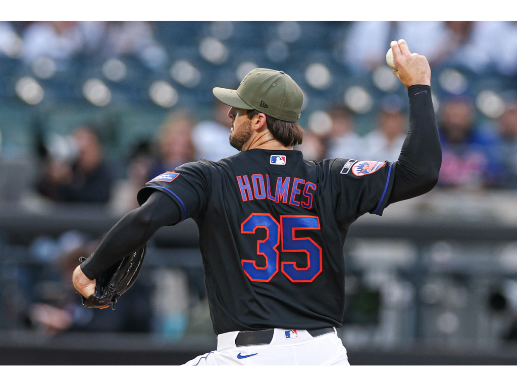 May 15, 2026; New York City, New York, USA; New York Mets pitcher Clay Holmes (35) delivers a pitch during the first inning against the New York Yankees at Citi Field. Mandatory Credit: Vincent Carchietta-Imagn Images