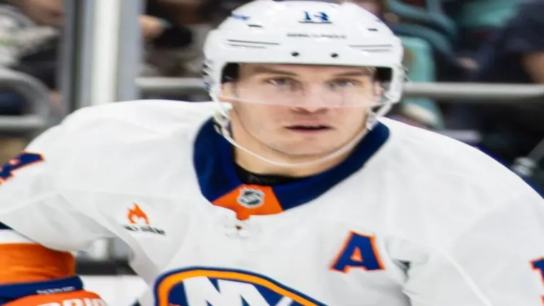 Bo Horvat playing for the New York Islanders against the Seattle Kraken in November 2024