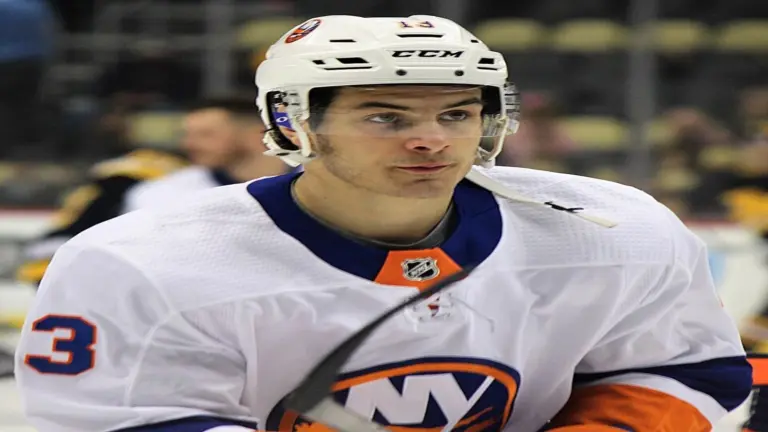 New Yorks Islanders forward Matthew Barzal during a game against the Pittsburgh Penguins at PPG Paints Arena in Pittsburgh, PA. Saturday, March 3, 2018.