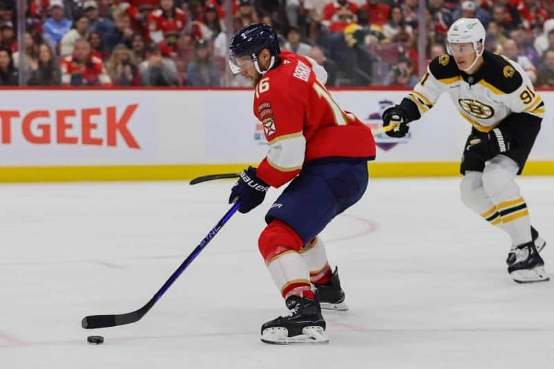 Aleksander Barkov injury: Florida Panthers captain Barkov skates with the puck against the Boston Bruins