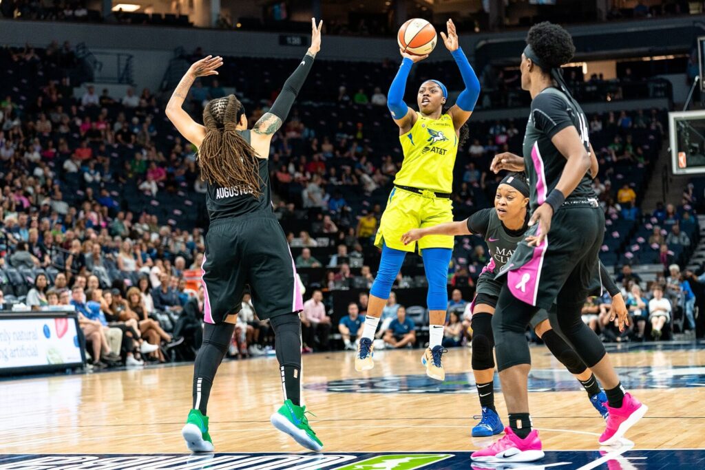 Valkyries defense faced Arike Ogunbowale of the Dallas Wings, shown in 2019