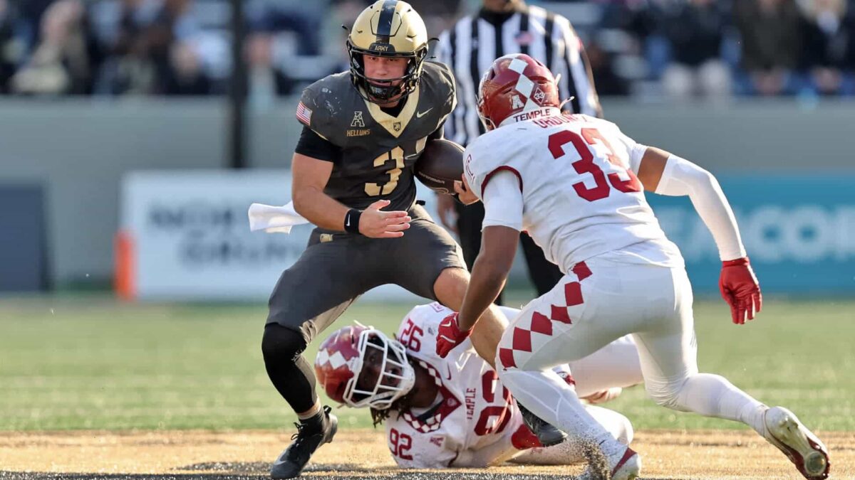 Army vs Louisiana Tech: Army quarterback Cale Hellums runs against Temple