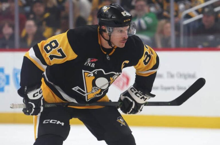 Canadiens vs Penguins score: Penguins center Sidney Crosby waits for a face-off at PPG Paints Arena