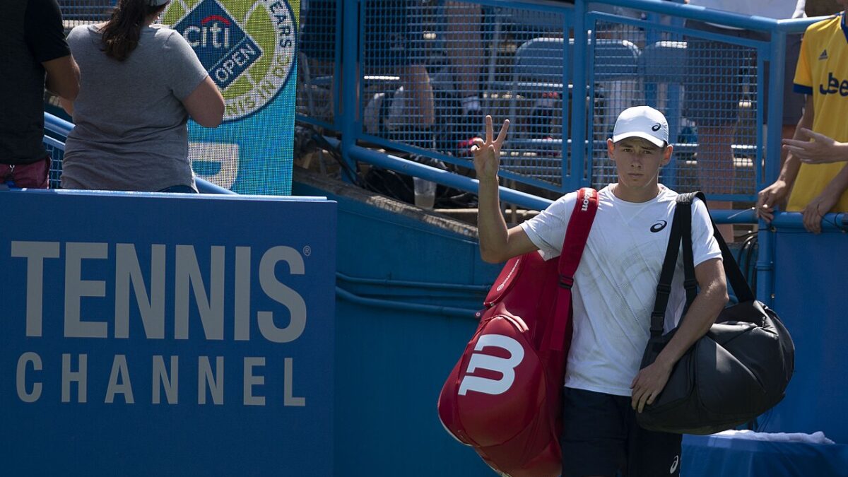 De Minaur vs Rublev: Alex de Minaur during a match