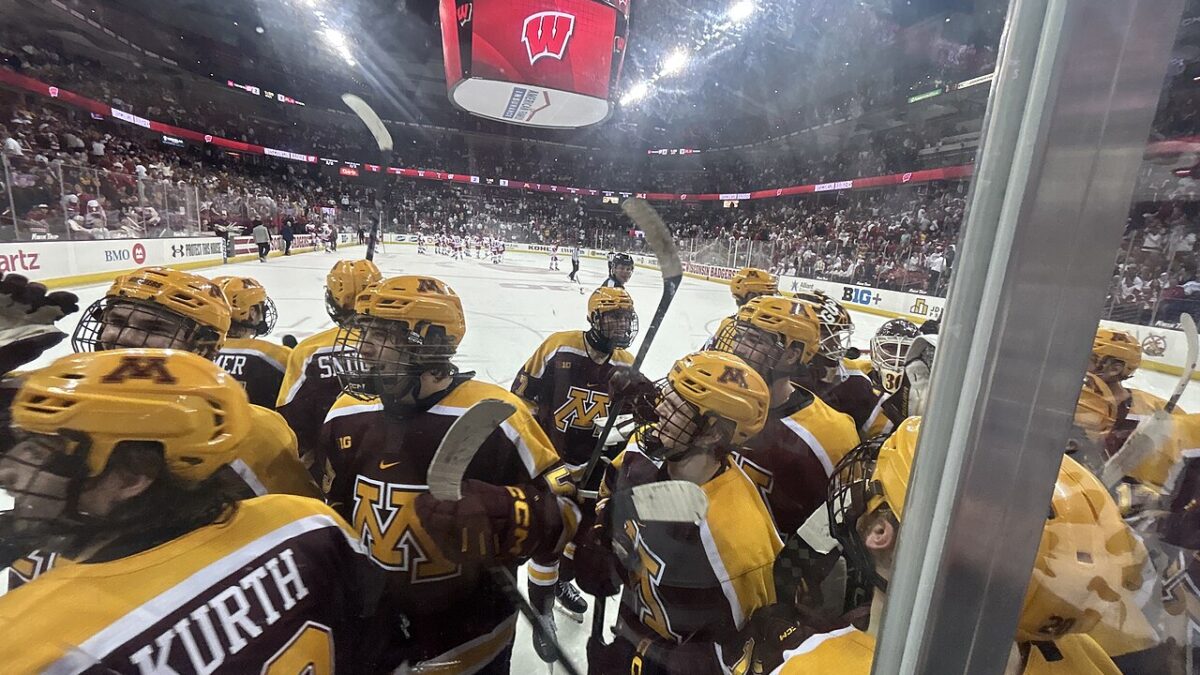 Minnesota vs Michigan Tech preview: Minnesota Golden Gophers play in a men's college hockey game