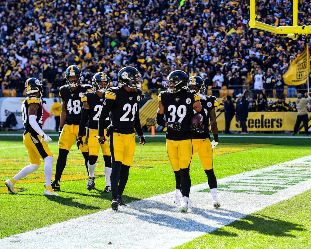 Steelers cornerbacks and the Pittsburgh defense line up against the Indianapolis Colts in November 2019